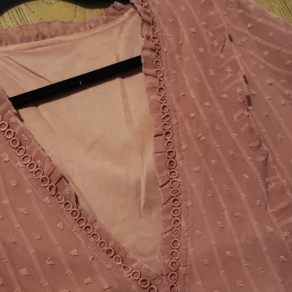 🔥🎉HP🎉😊New boutique Vneck swiss dot blouse - Picture 7 of 10